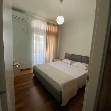 Zoi Vlorë